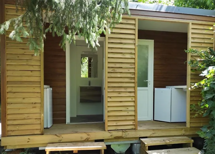 Mobil Confortable Avec Terrasse à - Api-1-52-1290 Campeggio Challes-les-Eaux
