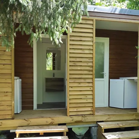 Mobil Confortable Avec Terrasse à - Api-1-52-1290 Campeggio Challes-les-Eaux